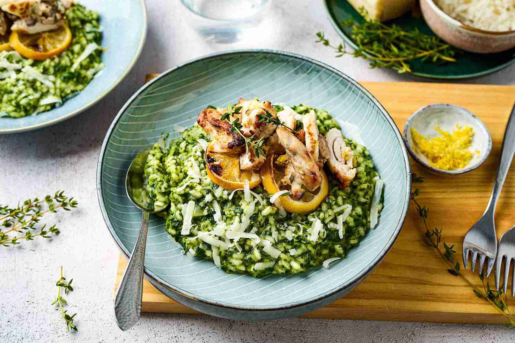 Risotto aux épinards hachés BIO et cuisses de poulet, parfumé au citron et au thym