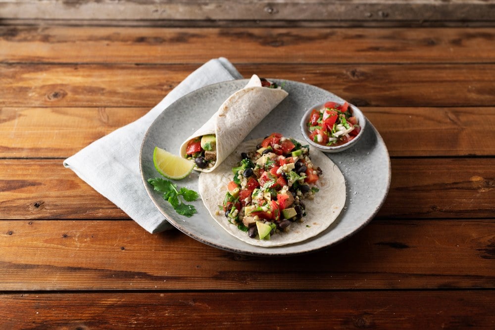 Burritos au Sarrasin et petits légumes, tofu, avocat et sauce citronnée