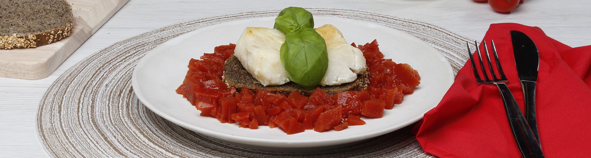 Dos de colin, gaspacho en gelée, toast de pain complet