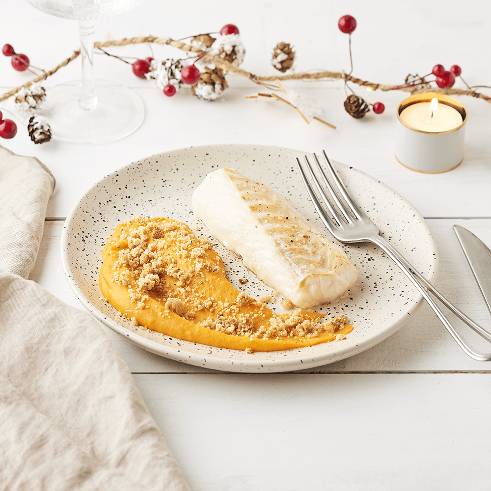 Dos de cabillaud poêlé, crumble de foie gras et purée patates douce butternut