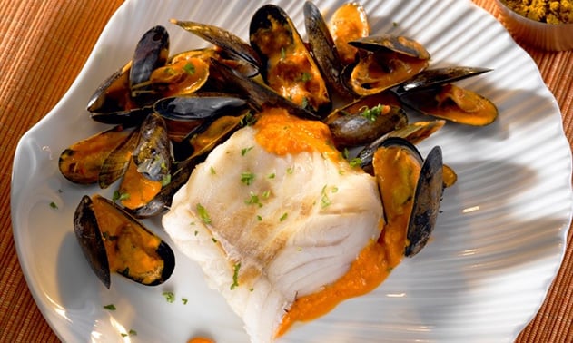 Dos de colin, moules et sauce à l'orientale