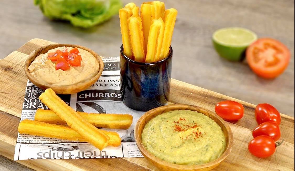 Duo de houmous, harissa et courgette, churros de pommes de terre nature