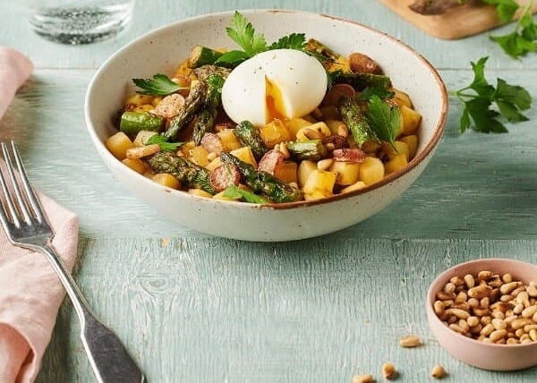 Pommes de terre rissolées aux asperges et radis rôtis, Œuf mollet 