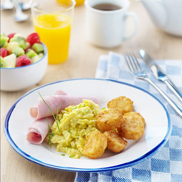 Brunch Mini-röstis de pommes de terre œufs brouillés et jambon