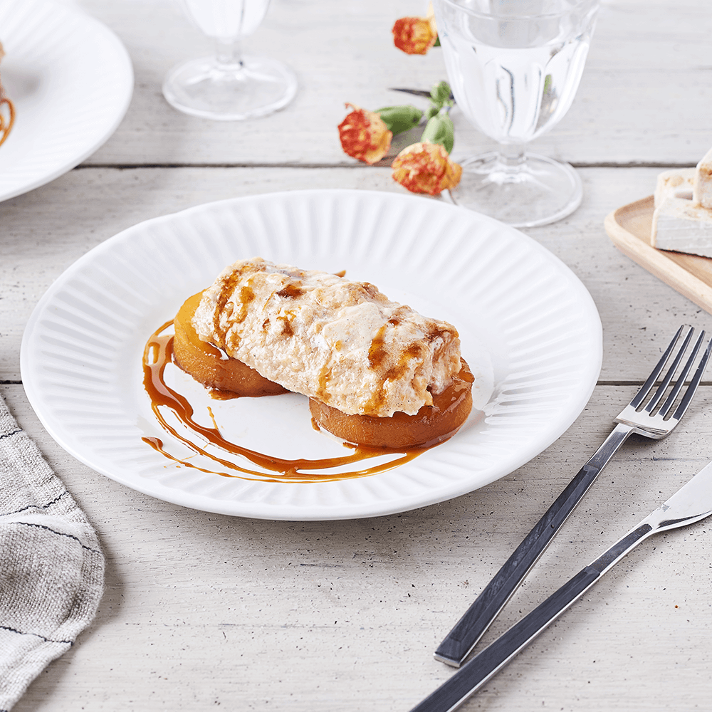 Filets de saumon rose en croûte de nougat, caramel de coings 