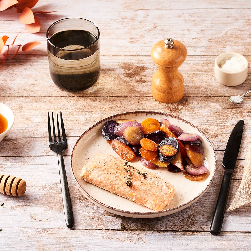 Pavés de saumon croustillants aux légumes anciens caramélisés au miel et thym