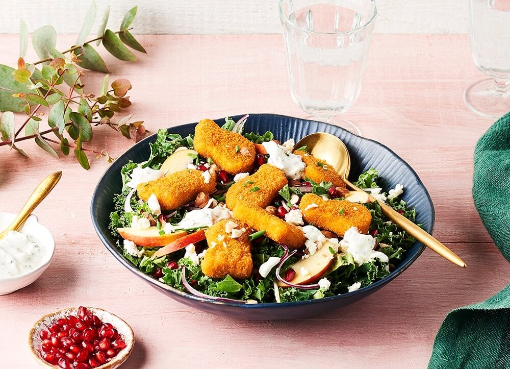 Nuggets végétaux, salade de chou kale et sauce aigrelette