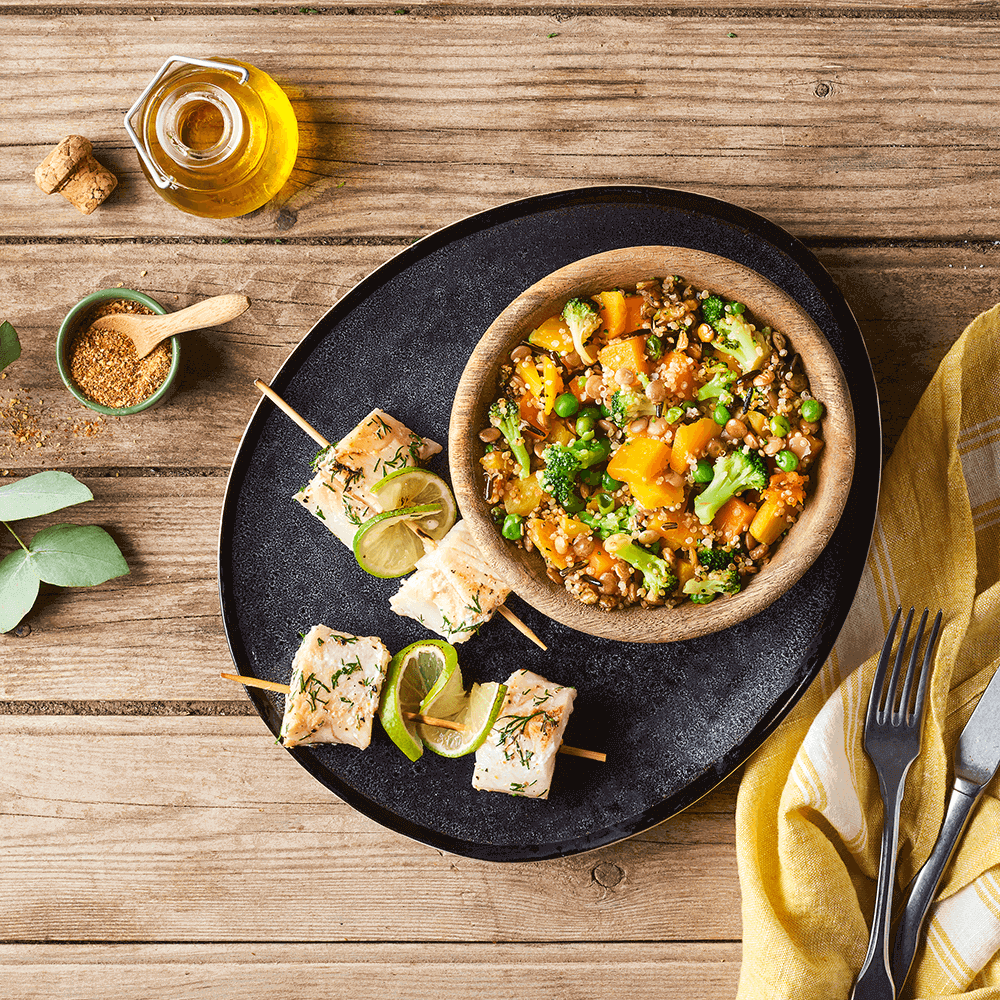 Brochettes de cabillaud, quinoa et légumes