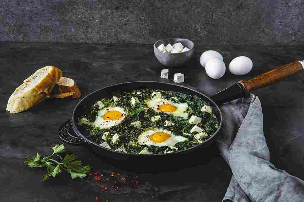 Shakshuka verte aux épinards et à la feta