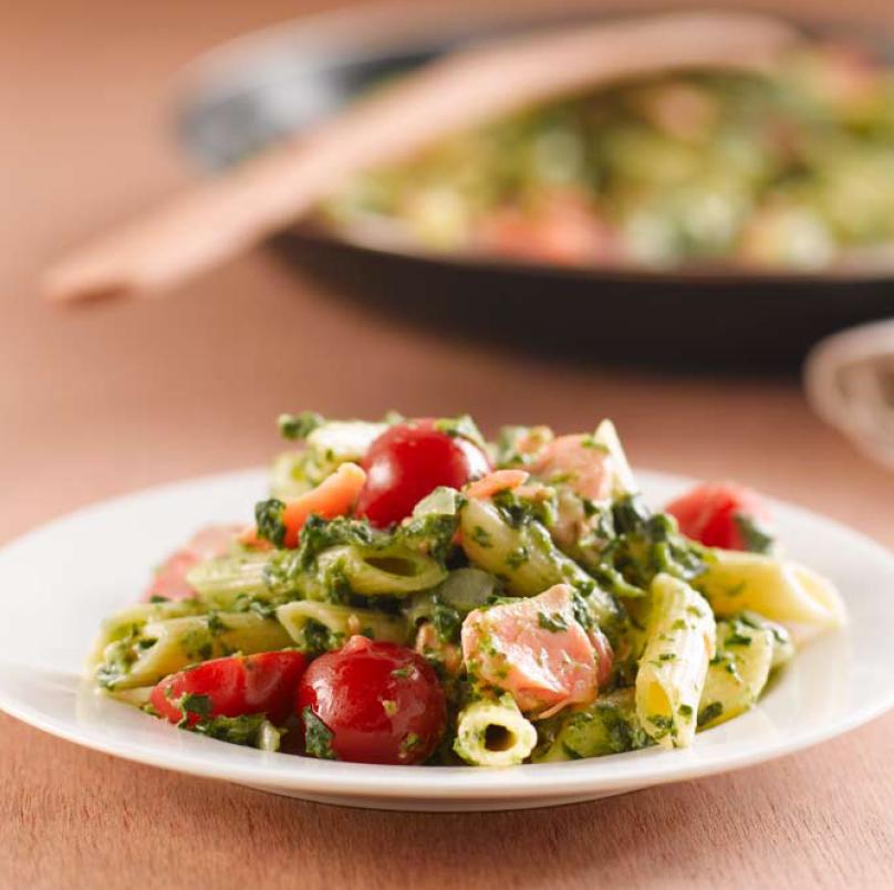 Penne au saumon, aux épinards et fromage frais à la ciboulette