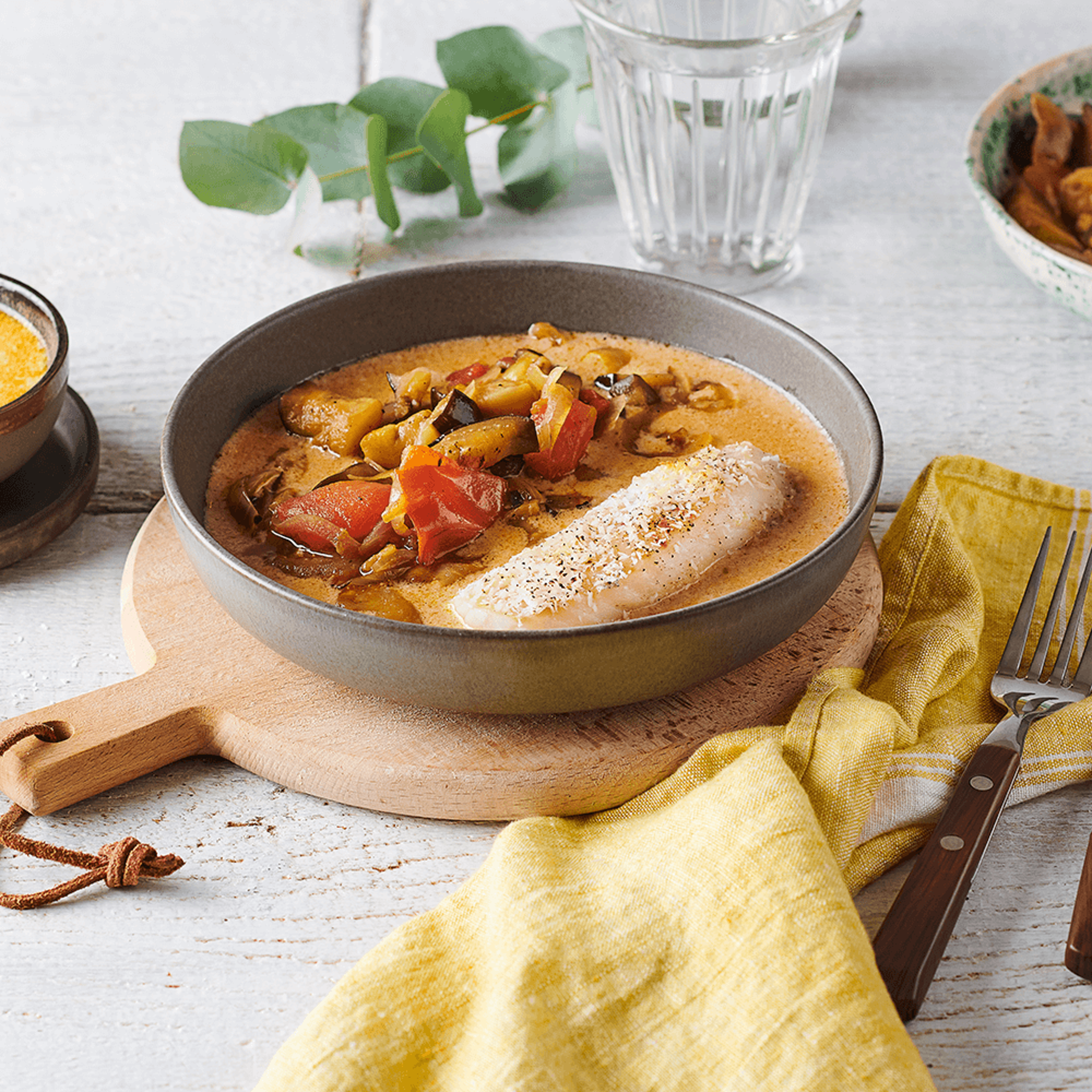 Poisson cococurry Compotee Aubergines Tomates Mozzarella carre BD.png